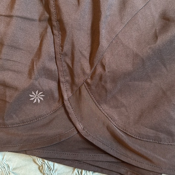 Athleta Mesh Racer Run Mid Rise Short - Picture 12 of 14